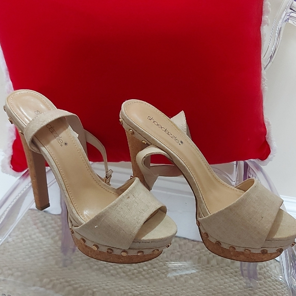 Shoe Dazzle Cream High Heeled Sandals with Platform